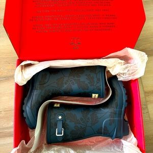 Hunter kids boots, size12, brand new in box